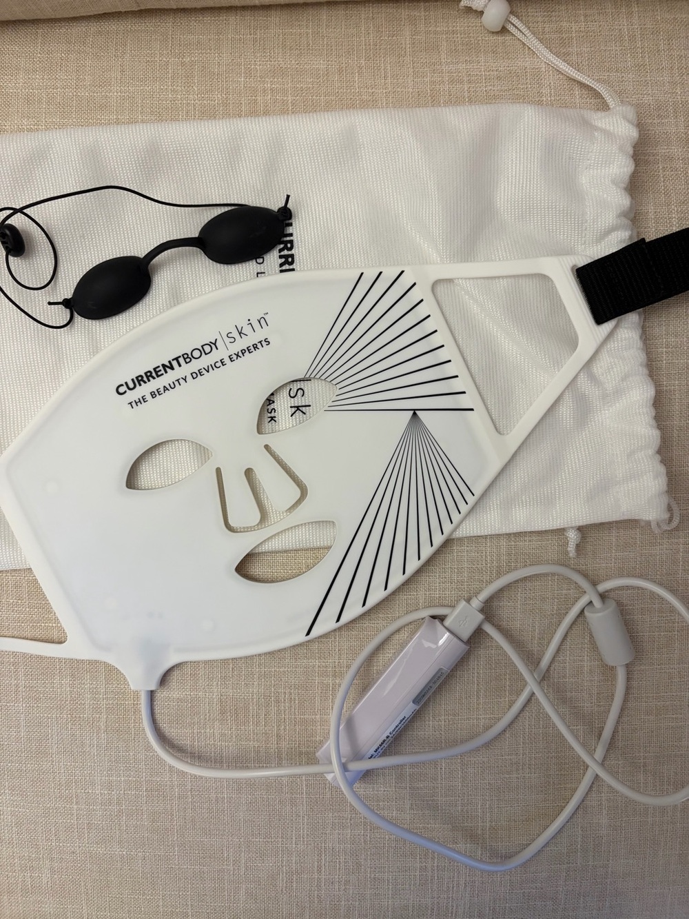CURRENTBODY Skin LED Red Light Facial Mask